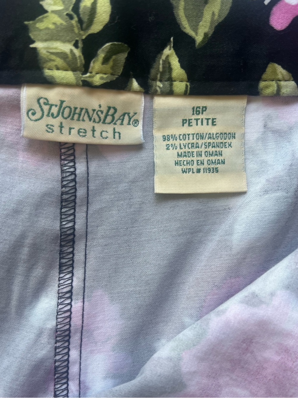 St. John’s Bay 16P Petite Floral Rose Cropped Pants Stretch Cotton Pink Black - Picture 7 of 7